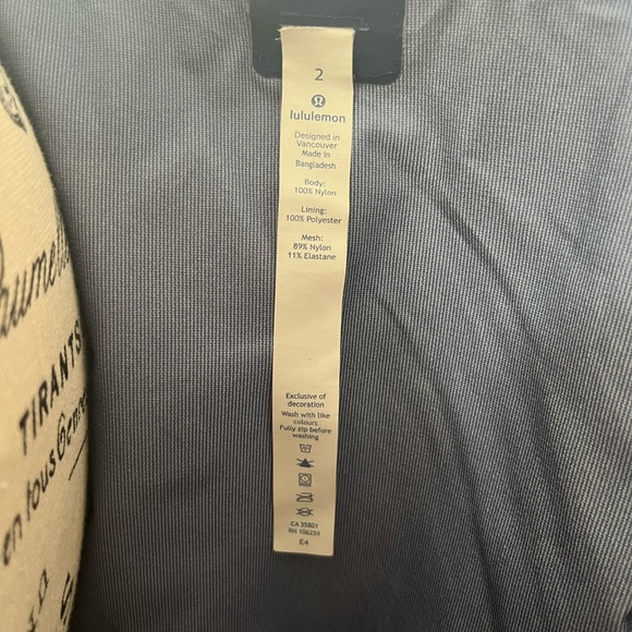 Lululemon rain shell 🍋 - Picture 7 of 8